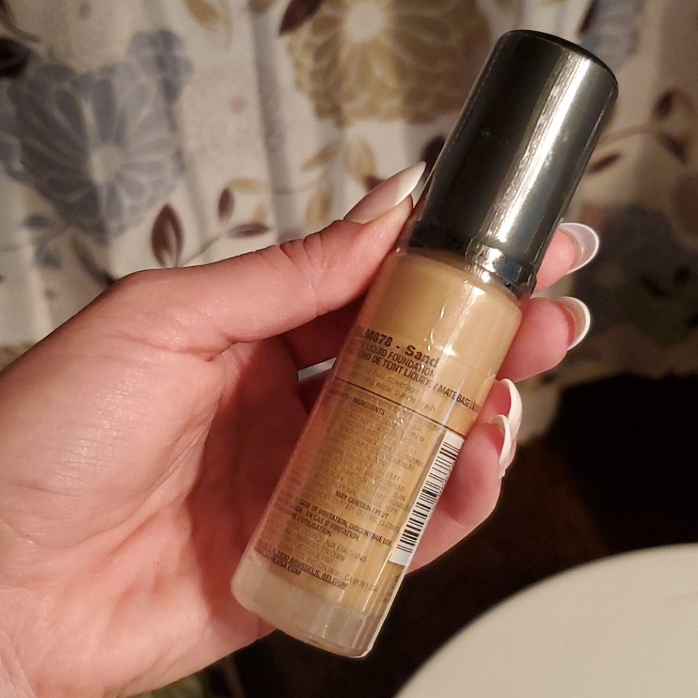 Pro matte foundation - Picture 2 of 2